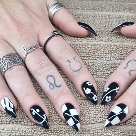 nails 4 small square